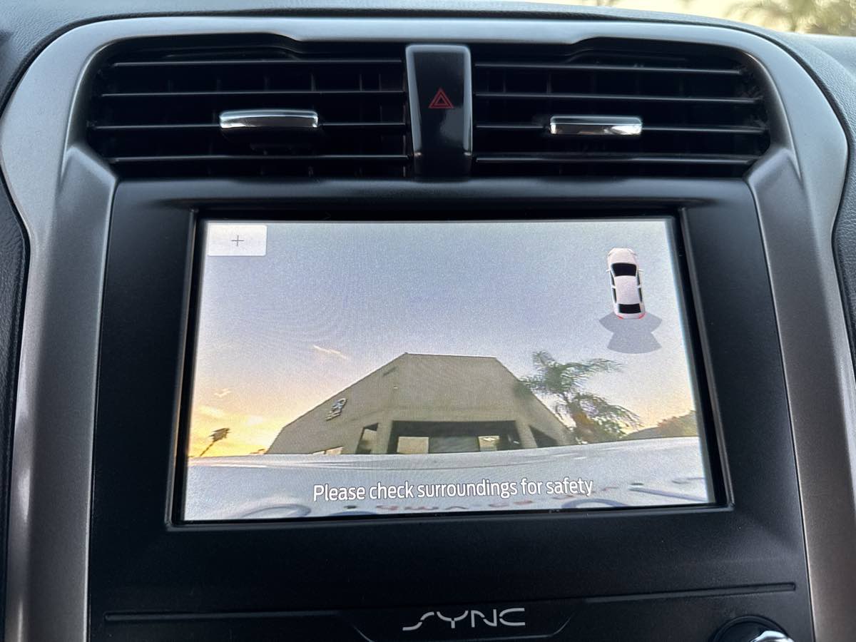 2020 Ford Fusion Hybrid SE photo 26