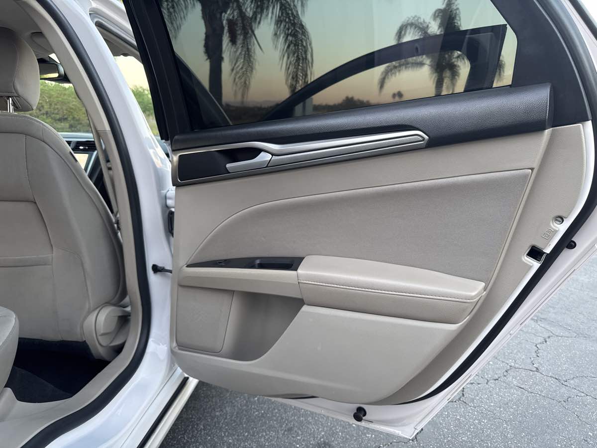 2020 Ford Fusion Hybrid SE photo 31