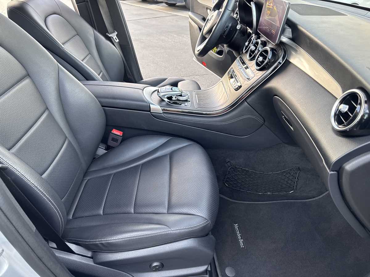 2019 Mercedes Benz GLC 300 photo 18