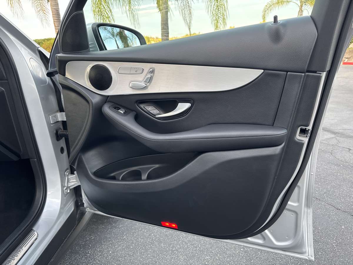 2019 Mercedes Benz GLC 300 photo 21