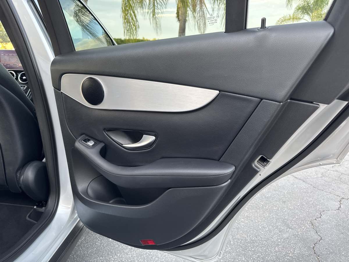 2019 Mercedes Benz GLC 300 photo 22