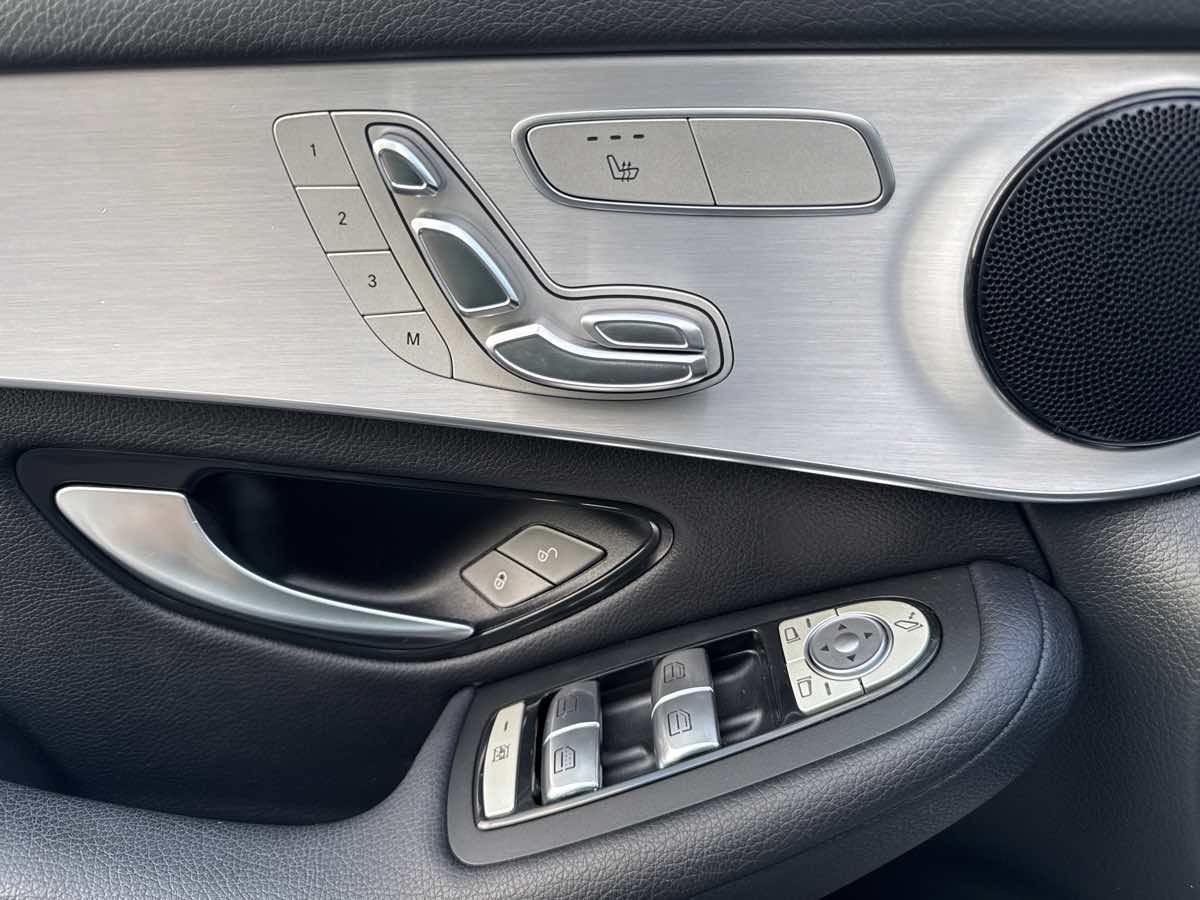 2019 Mercedes Benz GLC 300 photo 25