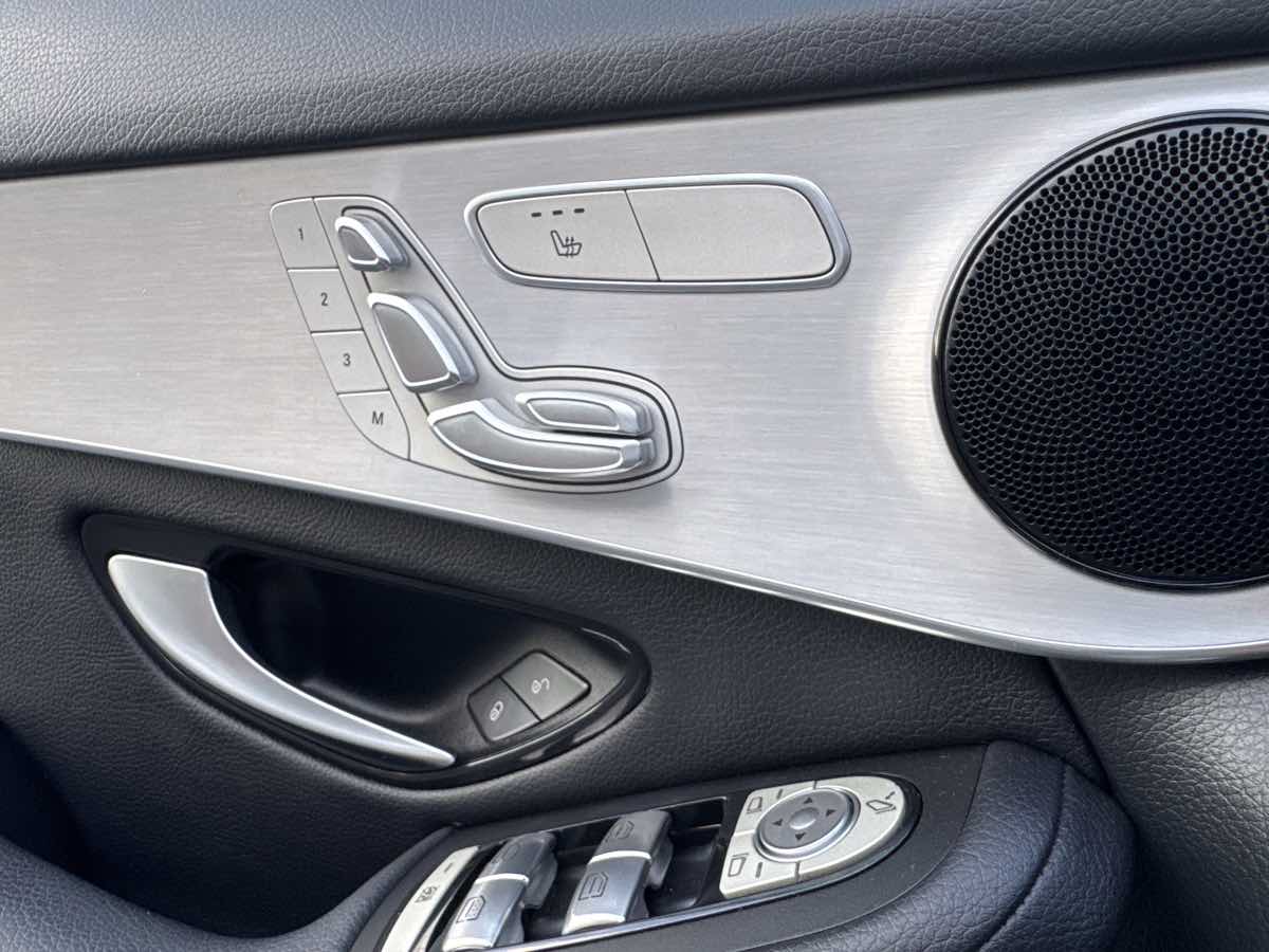 2019 Mercedes Benz GLC 300 photo 26