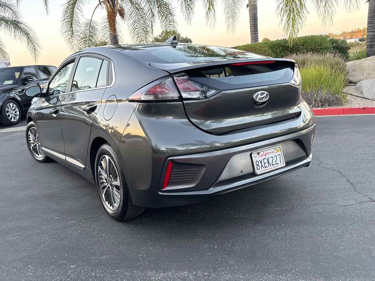 2021 Hyundai Ioniq Plug-In Hybrid SEL photo 3