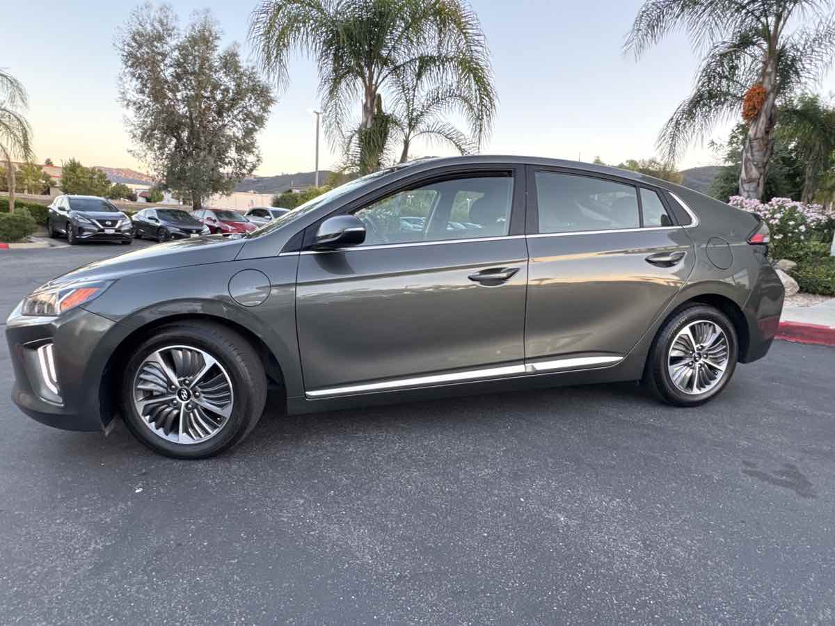 2021 Hyundai Ioniq Plug-In Hybrid SEL photo 17