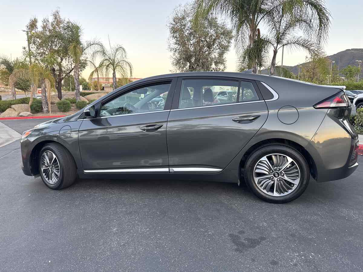 2021 Hyundai Ioniq Plug-In Hybrid SEL photo 9