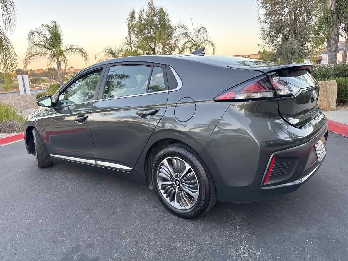 2021 Hyundai Ioniq Plug-In Hybrid SEL photo 18