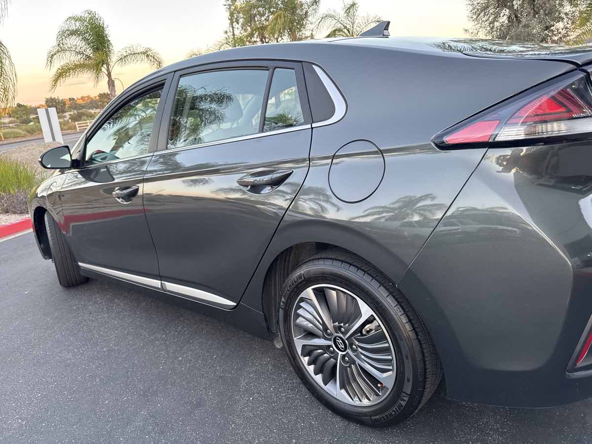 2021 Hyundai Ioniq Plug-In Hybrid SEL photo 19