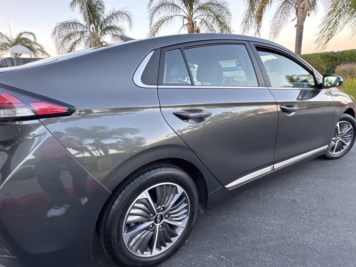 2021 Hyundai Ioniq Plug-In Hybrid SEL photo 16