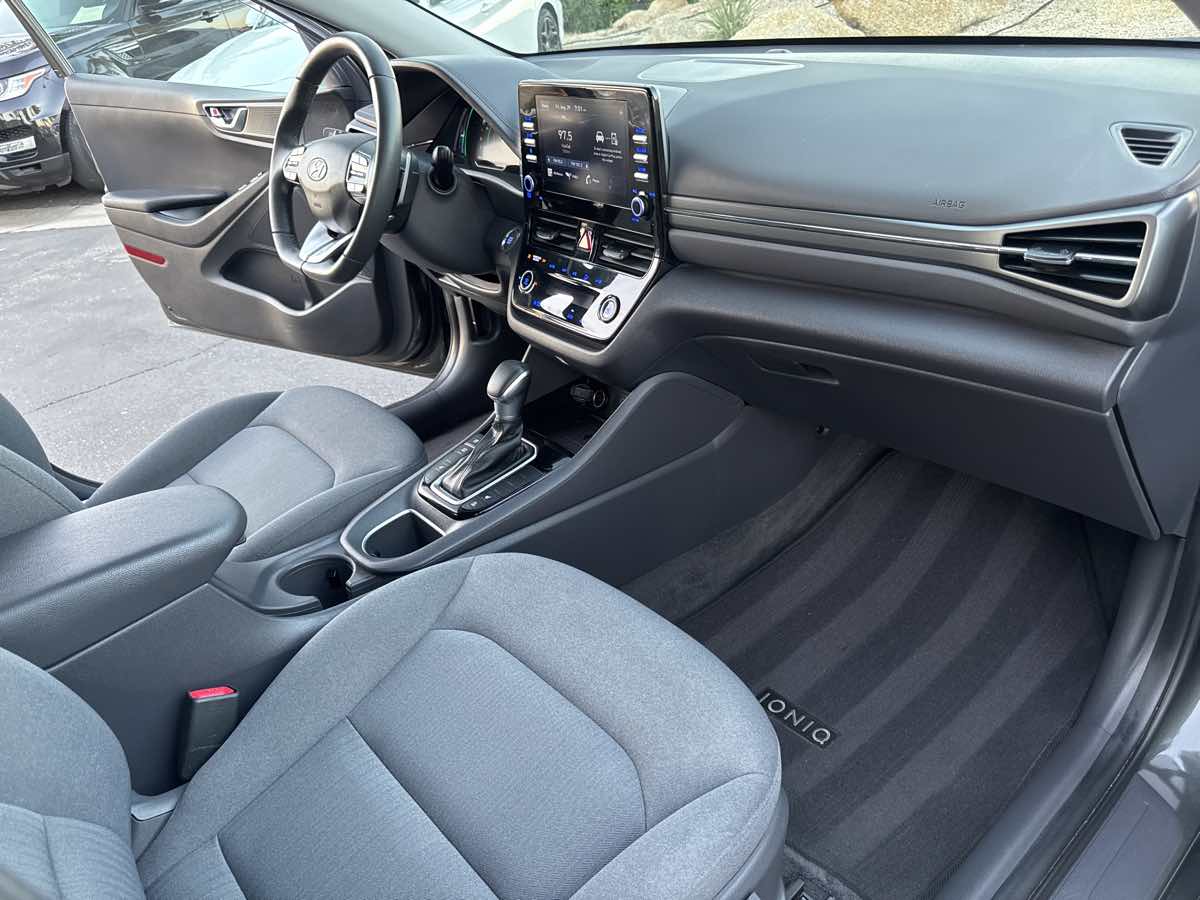 2021 Hyundai Ioniq Plug-In Hybrid SEL photo 23