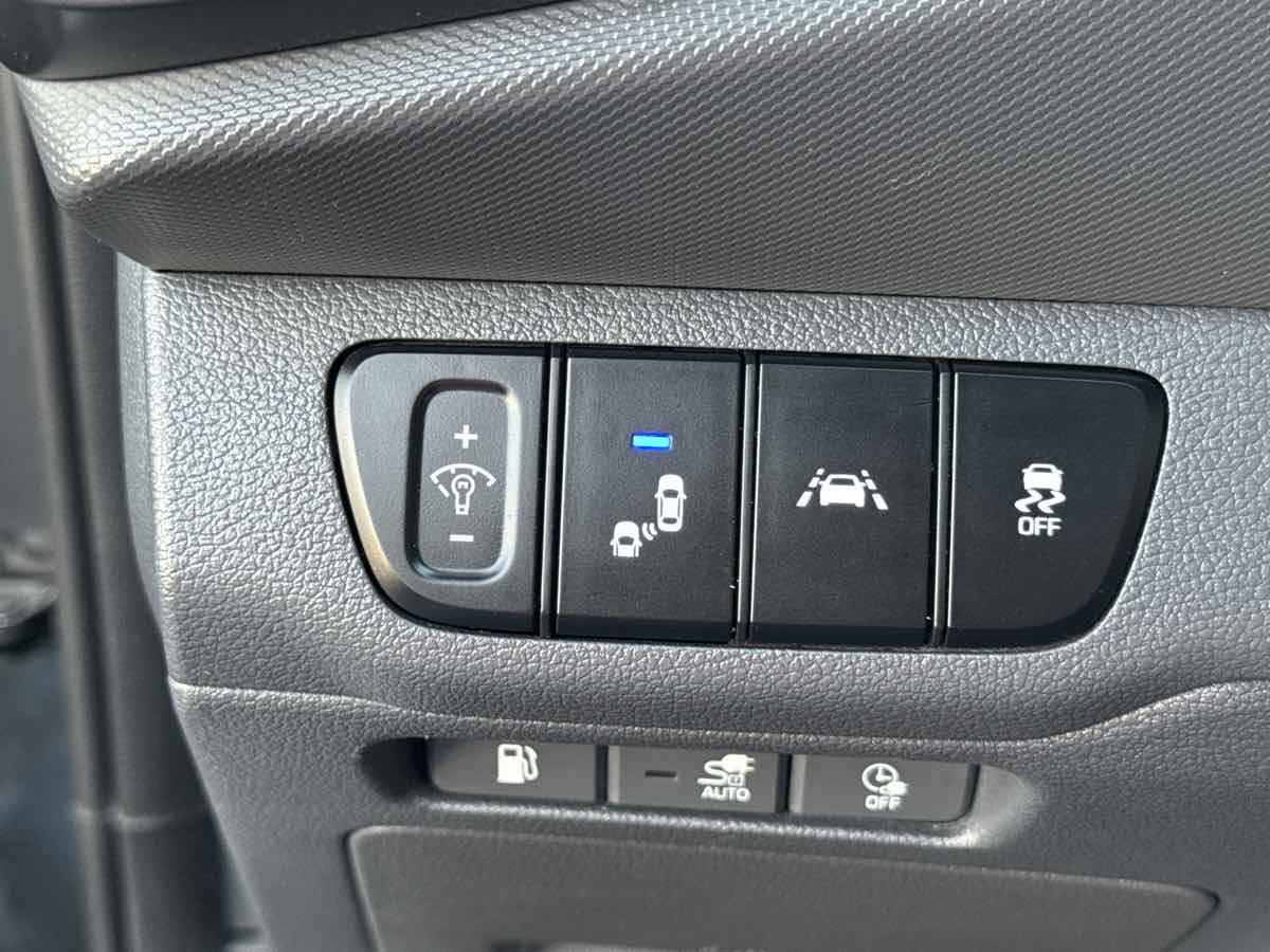 2021 Hyundai Ioniq Plug-In Hybrid SEL photo 29