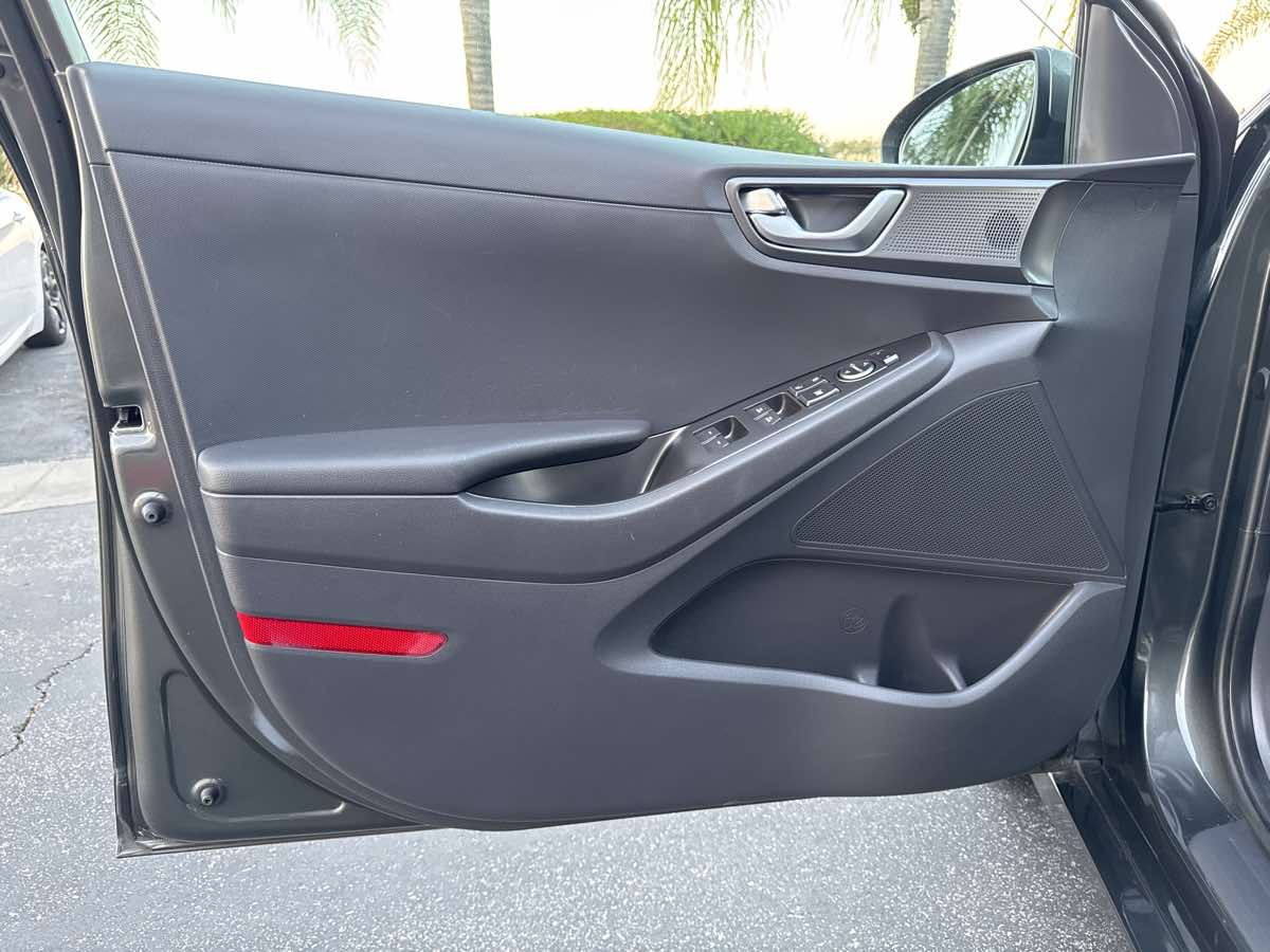 2021 Hyundai Ioniq Plug-In Hybrid SEL photo 36
