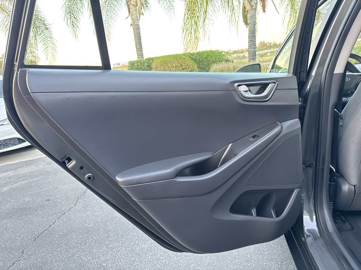 2021 Hyundai Ioniq Plug-In Hybrid SEL photo 37