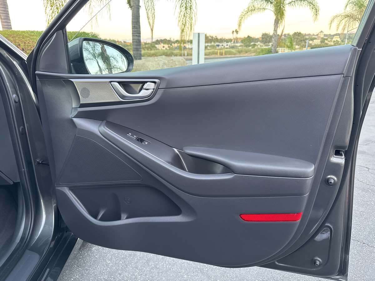 2021 Hyundai Ioniq Plug-In Hybrid SEL photo 39
