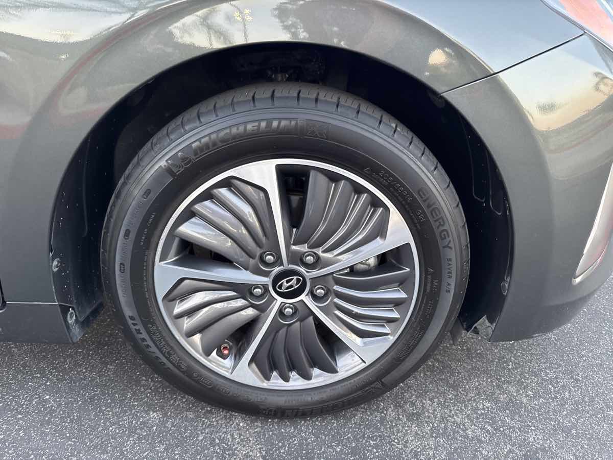 2021 Hyundai Ioniq Plug-In Hybrid SEL photo 40
