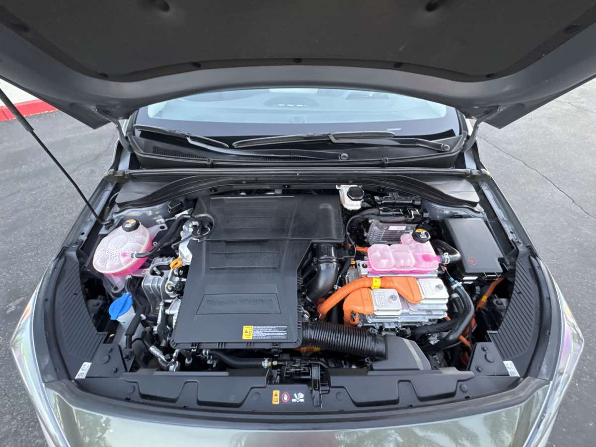 2021 Hyundai Ioniq Plug-In Hybrid SEL photo 44