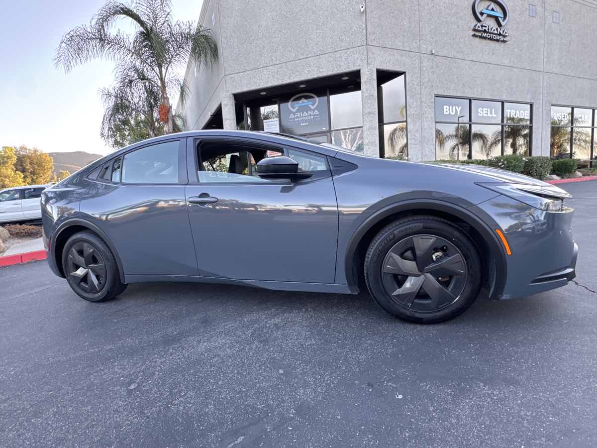 2024 Toyota Prius LE photo 7
