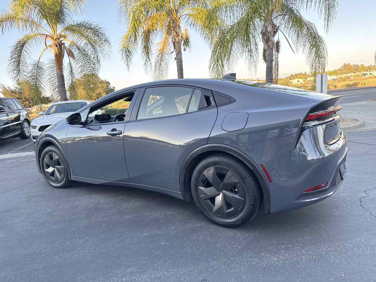 2024 Toyota Prius LE photo 5