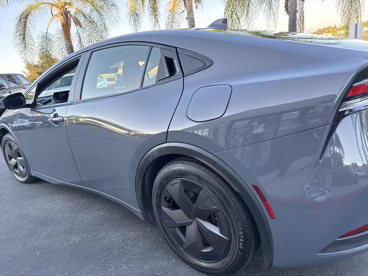 2024 Toyota Prius LE photo 12