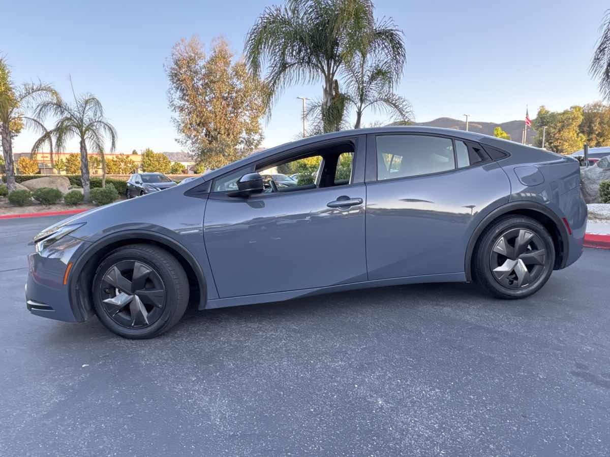 2024 Toyota Prius LE photo 15
