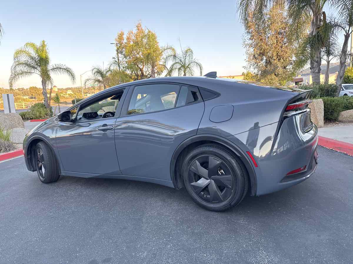 2024 Toyota Prius LE photo 16