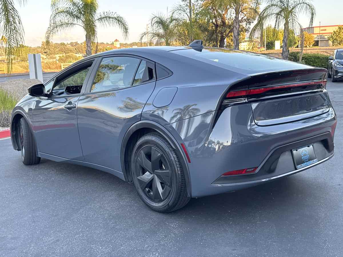 2024 Toyota Prius LE photo 17