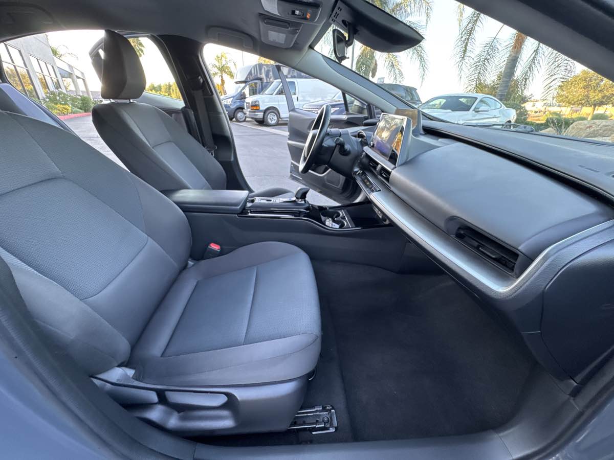 2024 Toyota Prius LE photo 22