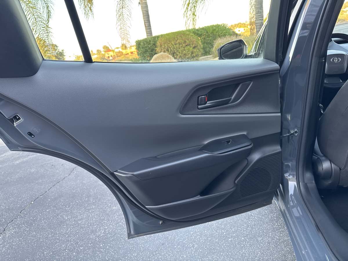 2024 Toyota Prius LE photo 30