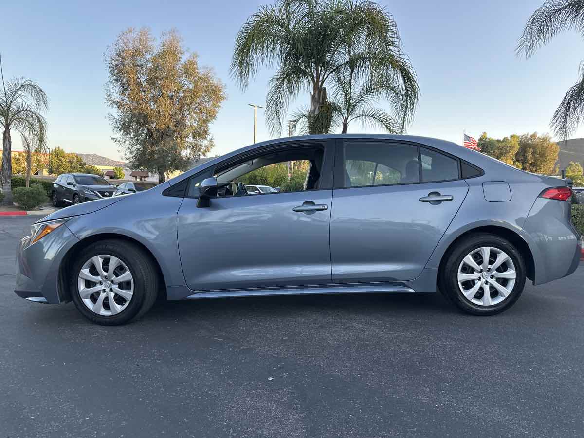2022 Toyota Corolla LE photo 6