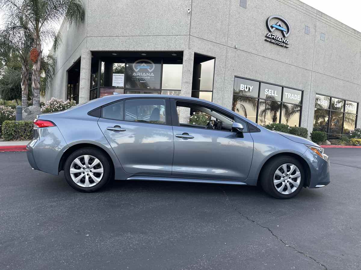 2022 Toyota Corolla LE photo 13