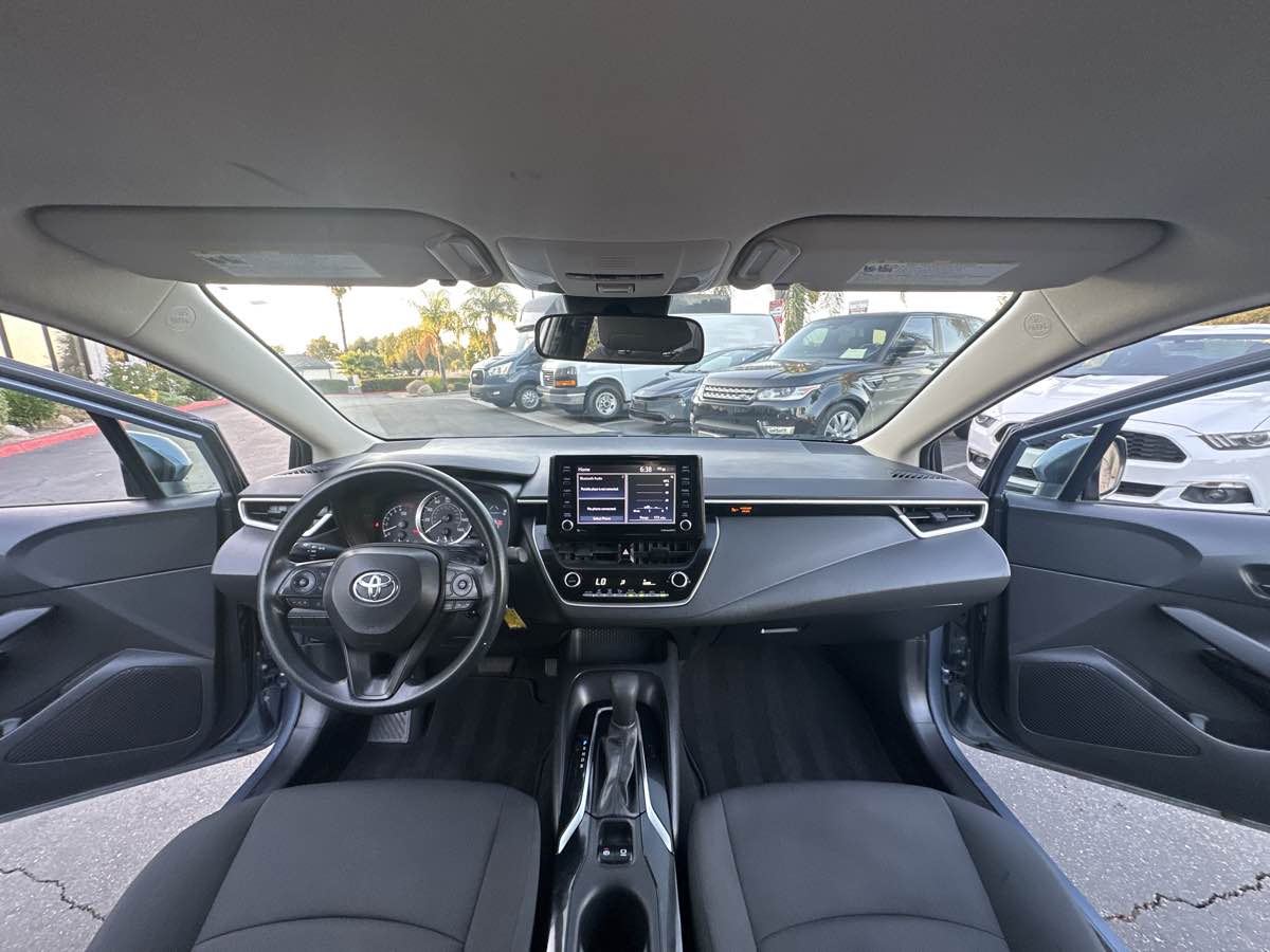 2022 Toyota Corolla LE photo 3