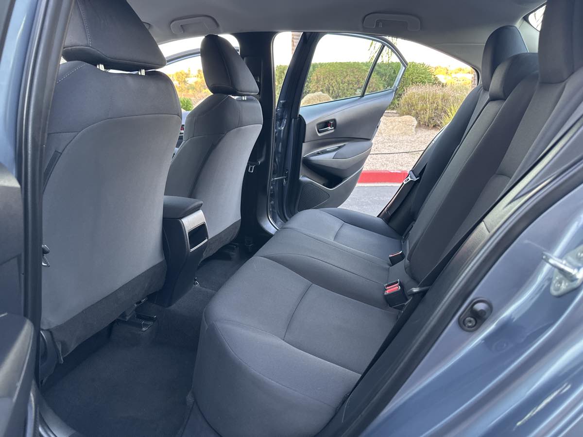 2022 Toyota Corolla LE photo 19