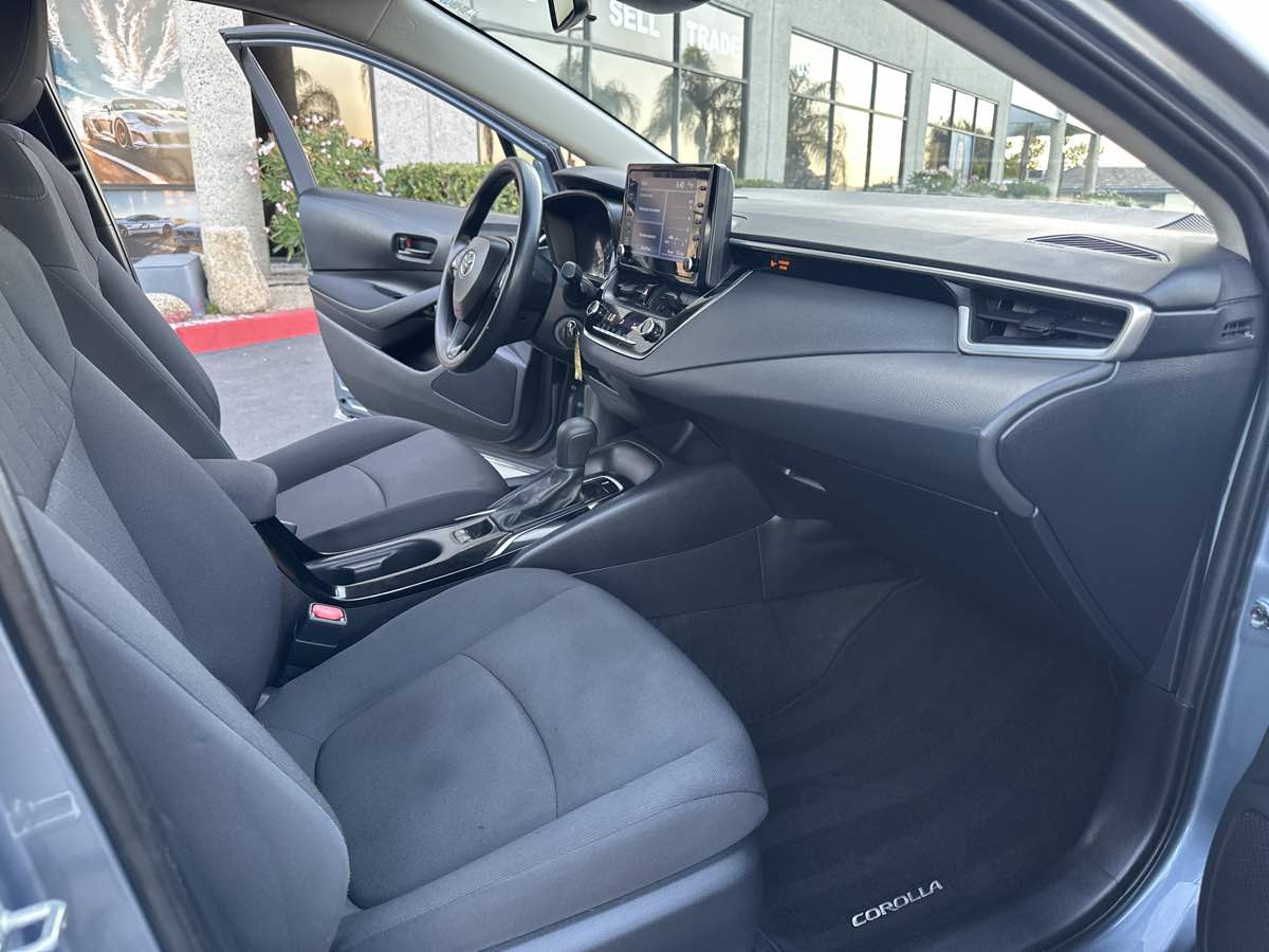 2022 Toyota Corolla LE photo 21