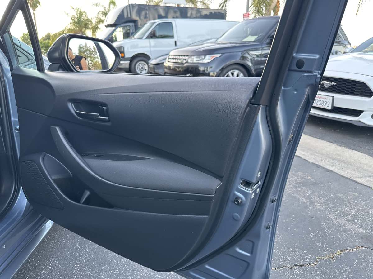 2022 Toyota Corolla LE photo 25