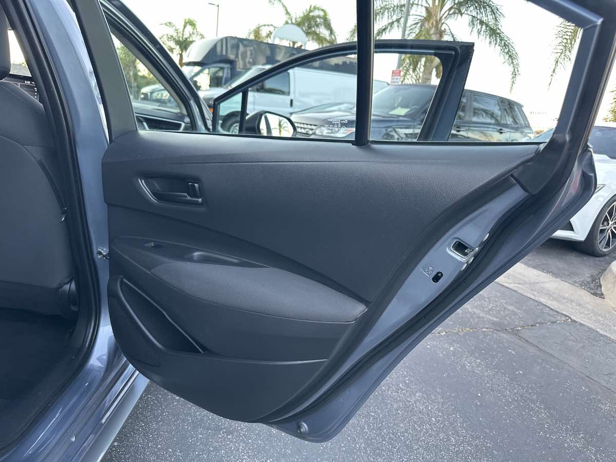 2022 Toyota Corolla LE photo 26