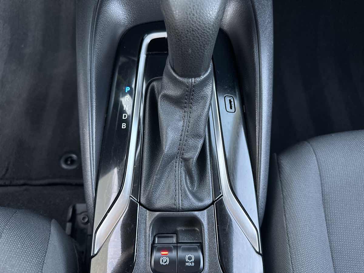 2022 Toyota Corolla LE photo 37