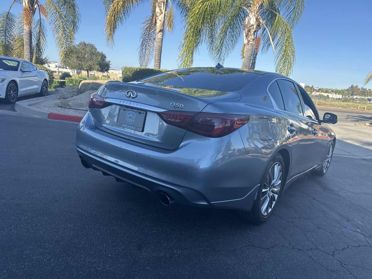 2018 Infiniti Q50 3.0t LUXE photo 3