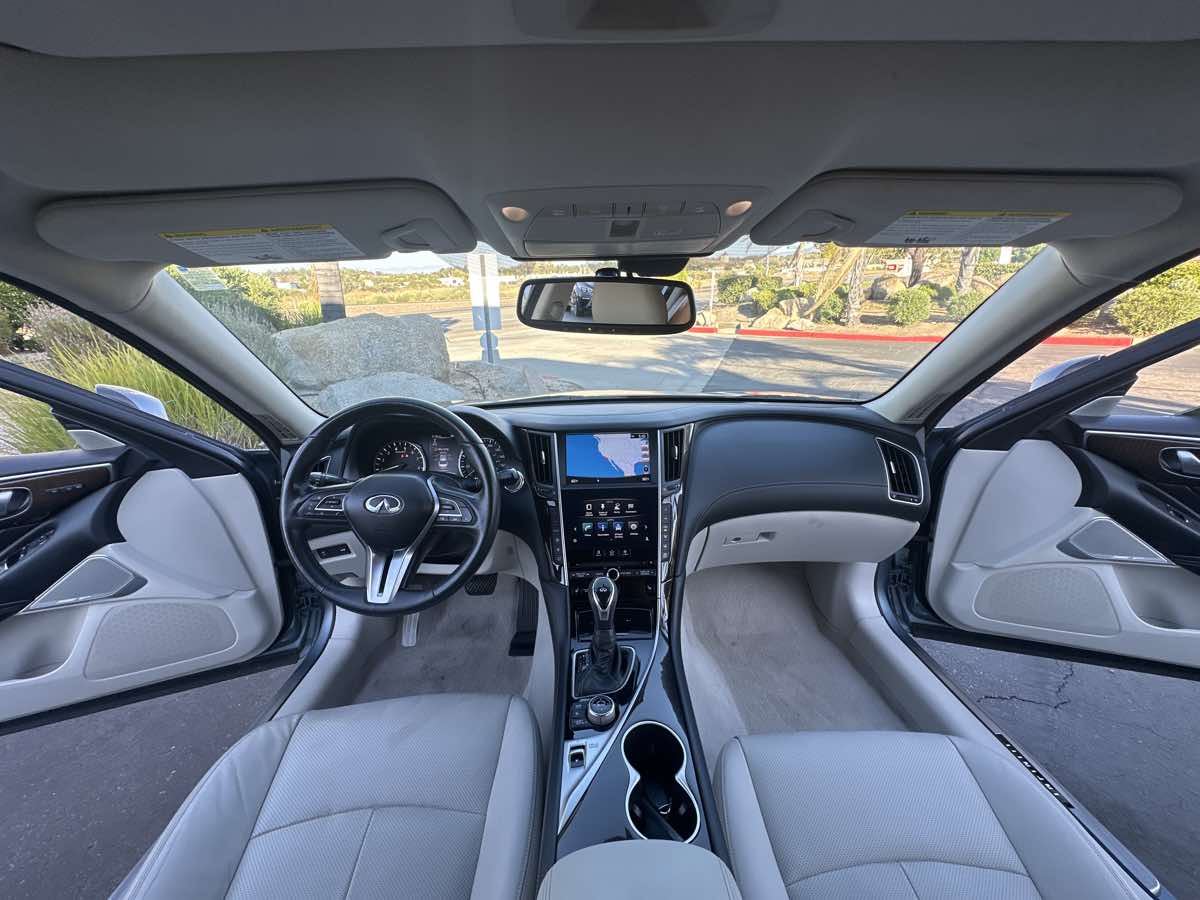 2018 Infiniti Q50 3.0t LUXE photo 2