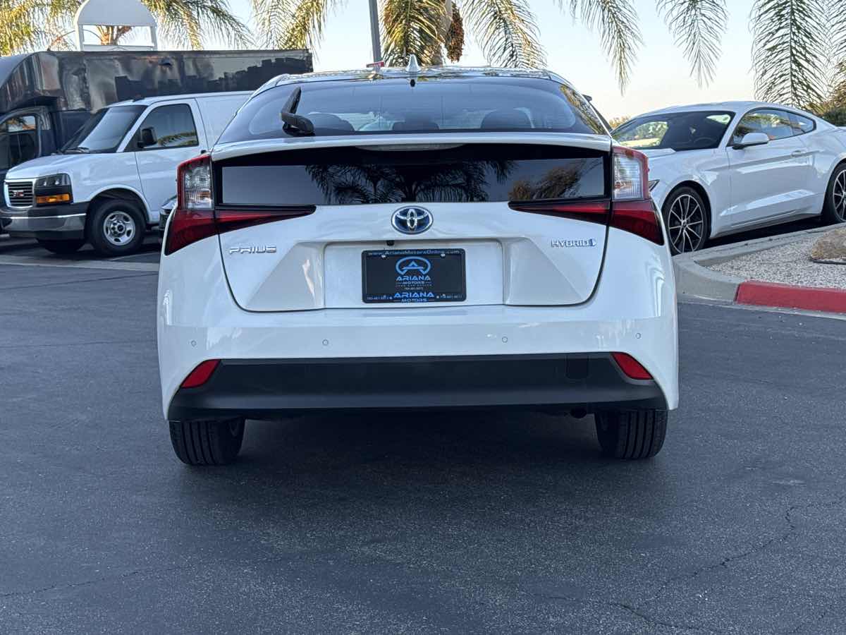 2019 Toyota Prius L Eco photo 10