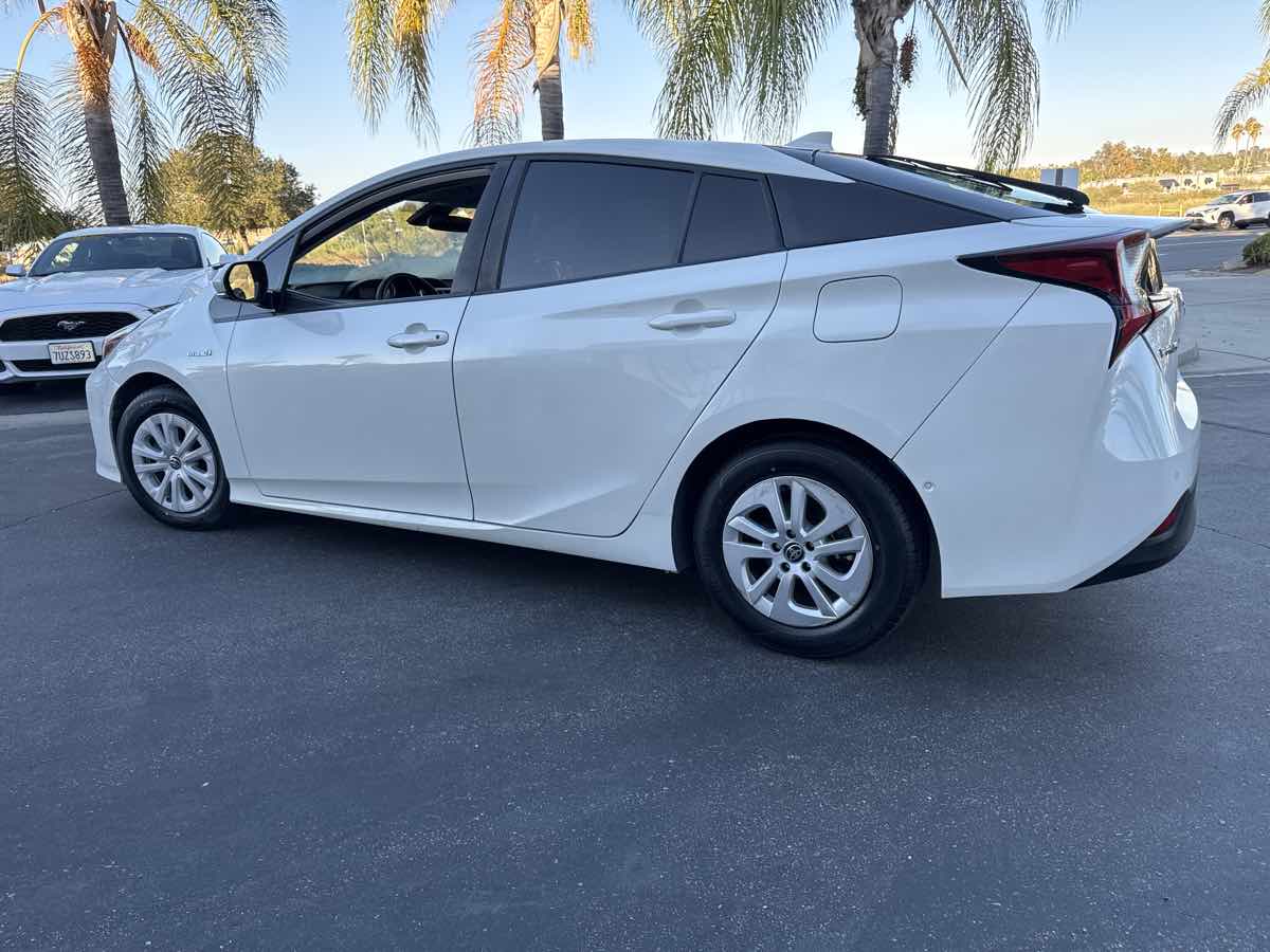 2019 Toyota Prius L Eco photo 16