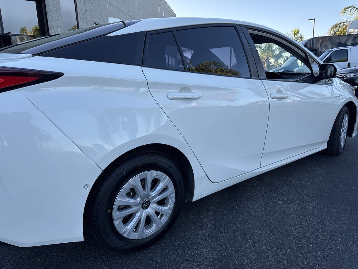 2019 Toyota Prius L Eco photo 12