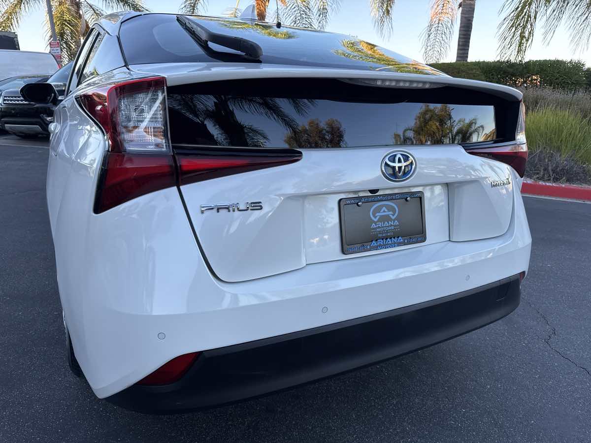 2019 Toyota Prius L Eco photo 14