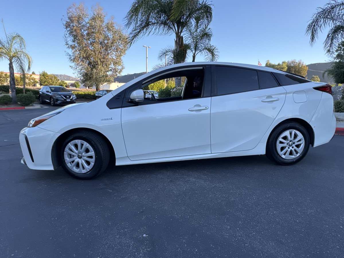 2019 Toyota Prius L Eco photo 15