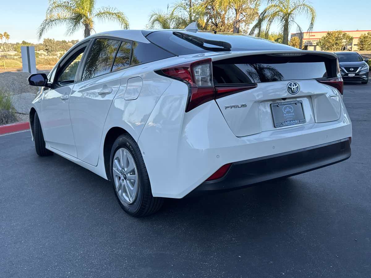 2019 Toyota Prius L Eco photo 20
