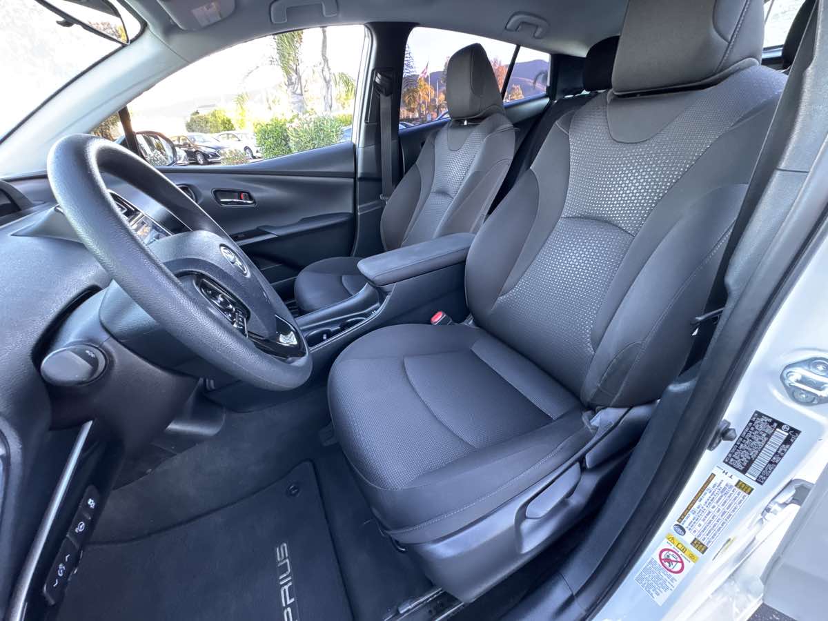 2019 Toyota Prius L Eco photo 21
