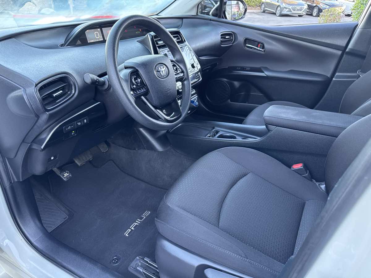 2019 Toyota Prius L Eco photo 22