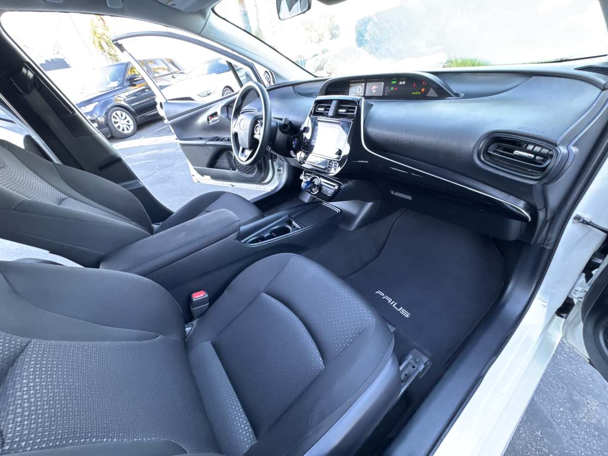 2019 Toyota Prius L Eco photo 23