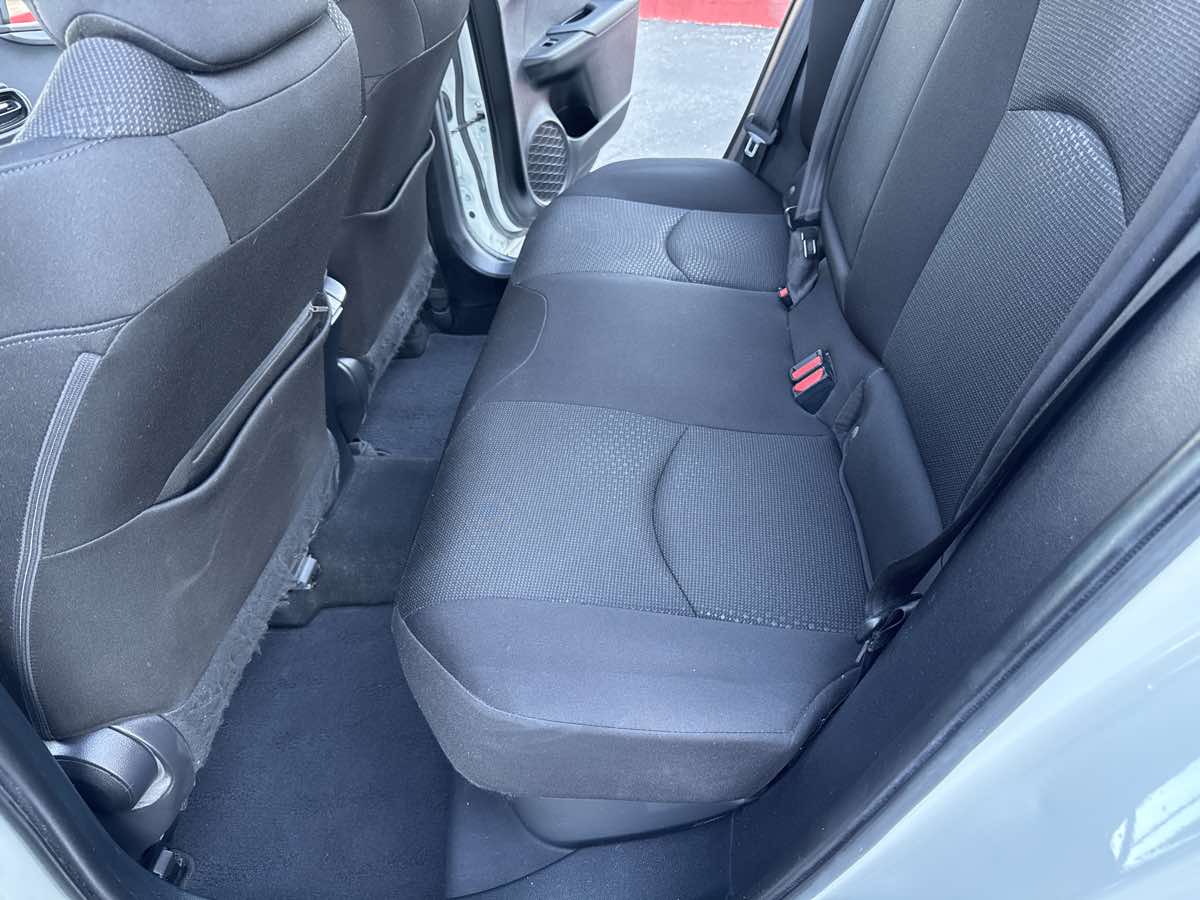2019 Toyota Prius L Eco photo 26