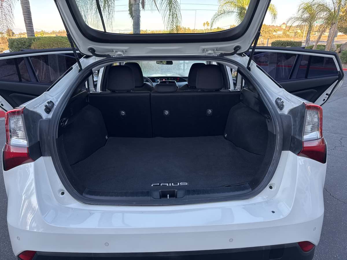 2019 Toyota Prius L Eco photo 27