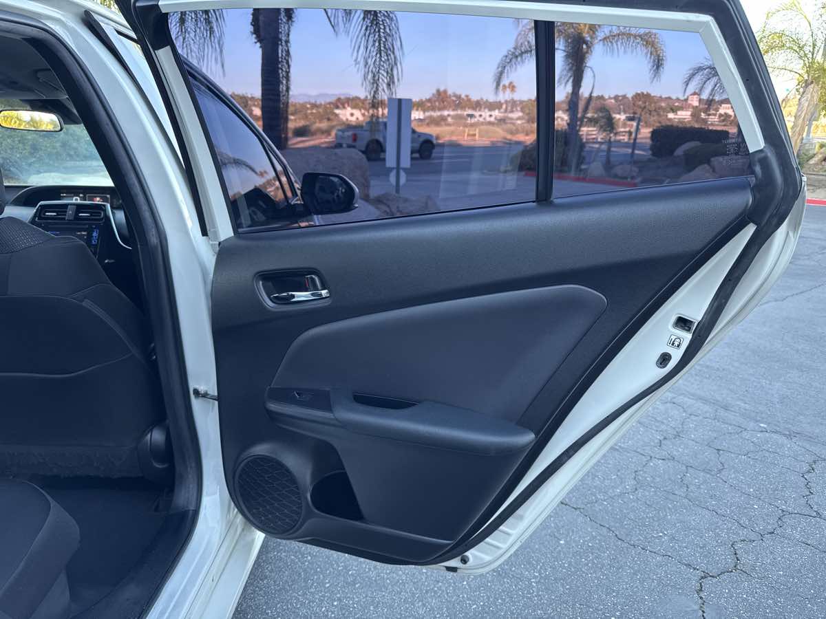 2019 Toyota Prius L Eco photo 29